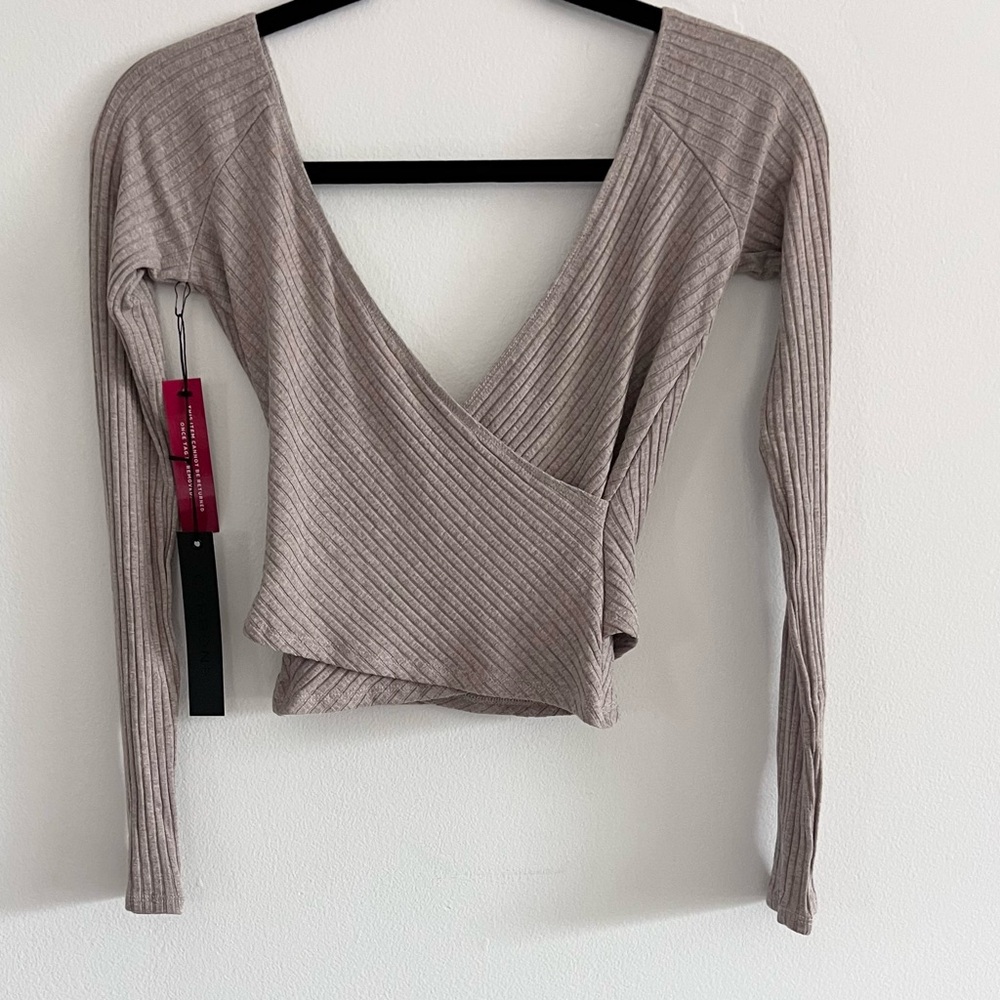 NWT CARBON38
Long Sleeve Wrap Ribbed Top - Beige - XS - Picture 7 of 10